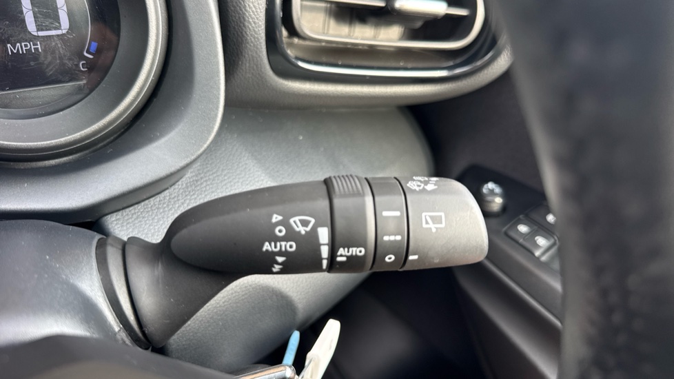 Toyota Yaris 1.5 Hybrid Design 5dr CVT Hybrid Hatchback - Image 34