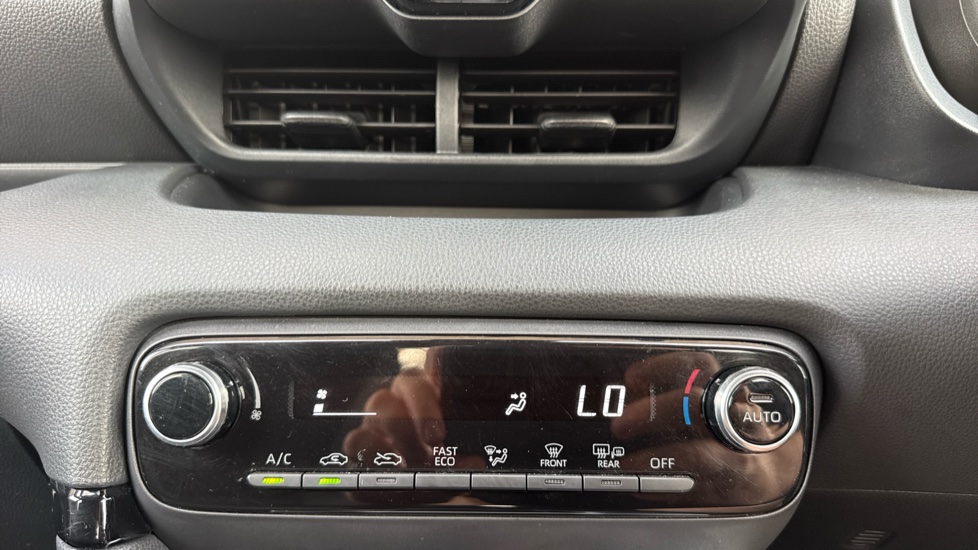 Toyota Yaris 1.5 Hybrid Design 5dr CVT Hybrid Hatchback - Image 35