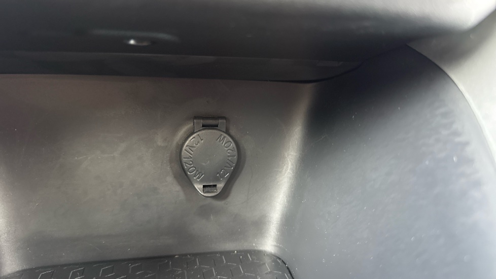 Toyota Yaris 1.5 Hybrid Design 5dr CVT Hybrid Hatchback - Image 38