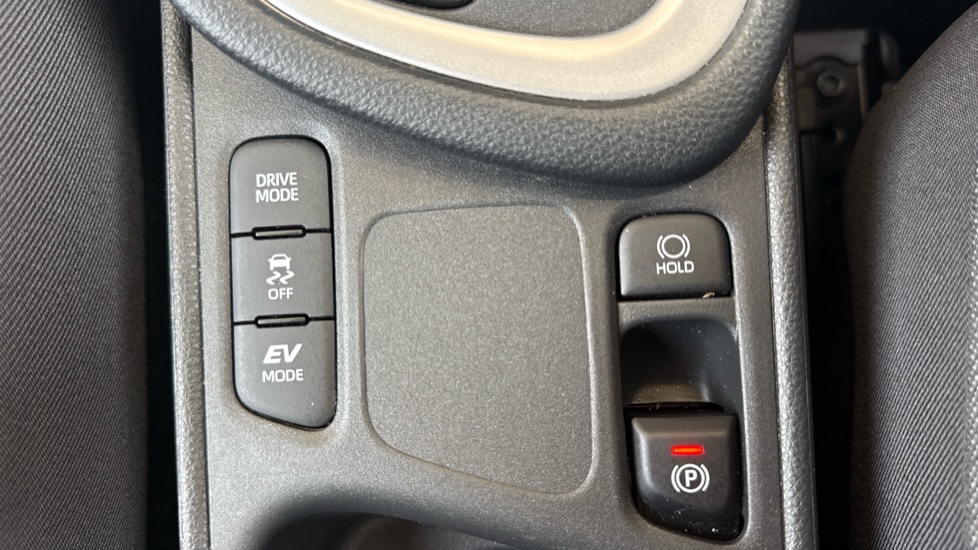 Toyota Yaris 1.5 Hybrid Design 5dr CVT Hybrid Hatchback - Image 46