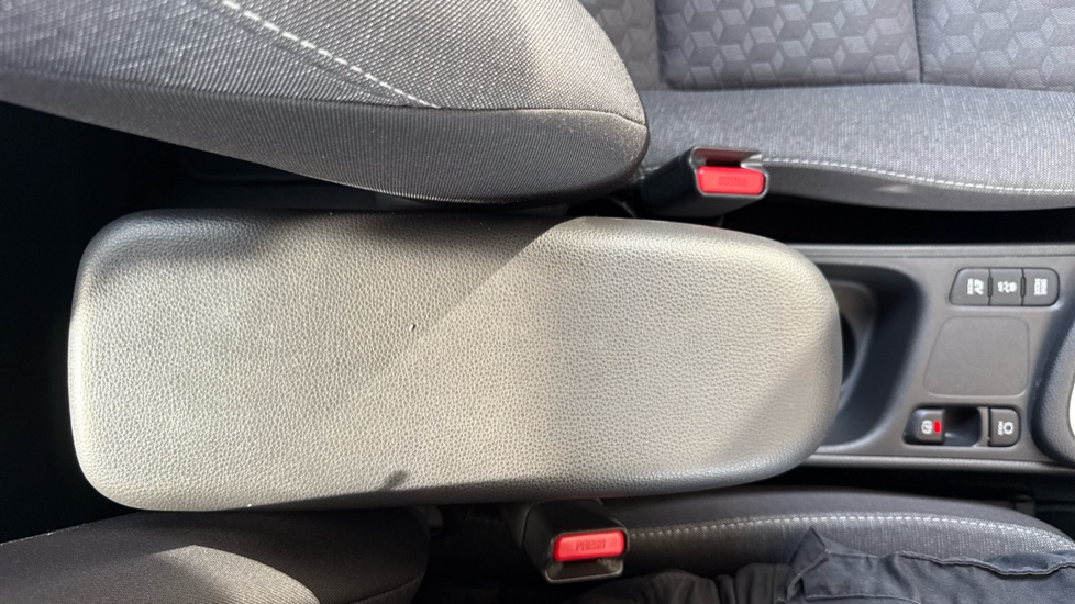 Toyota Yaris 1.5 Hybrid Design 5dr CVT Hybrid Hatchback - Image 47