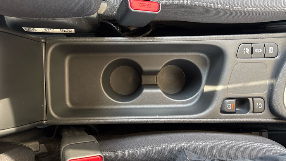 Toyota Yaris 1.5 Hybrid Design 5dr CVT Hybrid Hatchback - Image 48
