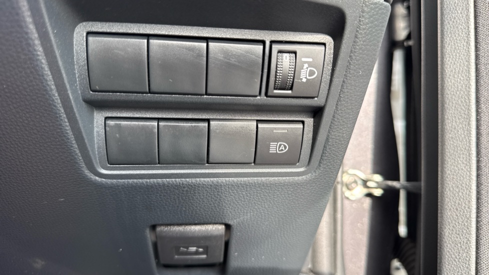 Toyota Yaris 1.5 Hybrid Design 5dr CVT Hybrid Hatchback - Image 49