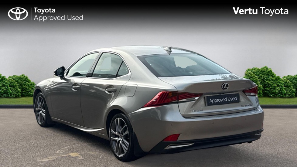 Lexus IS 300h Advance 4dr CVT Auto Hybrid Saloon - Image 4