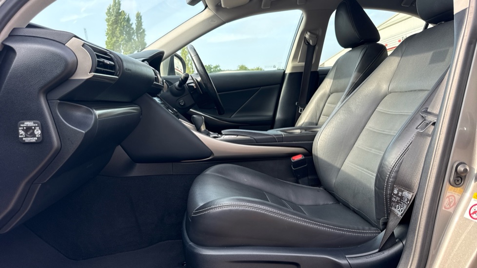 Lexus IS 300h Advance 4dr CVT Auto Hybrid Saloon - Image 5