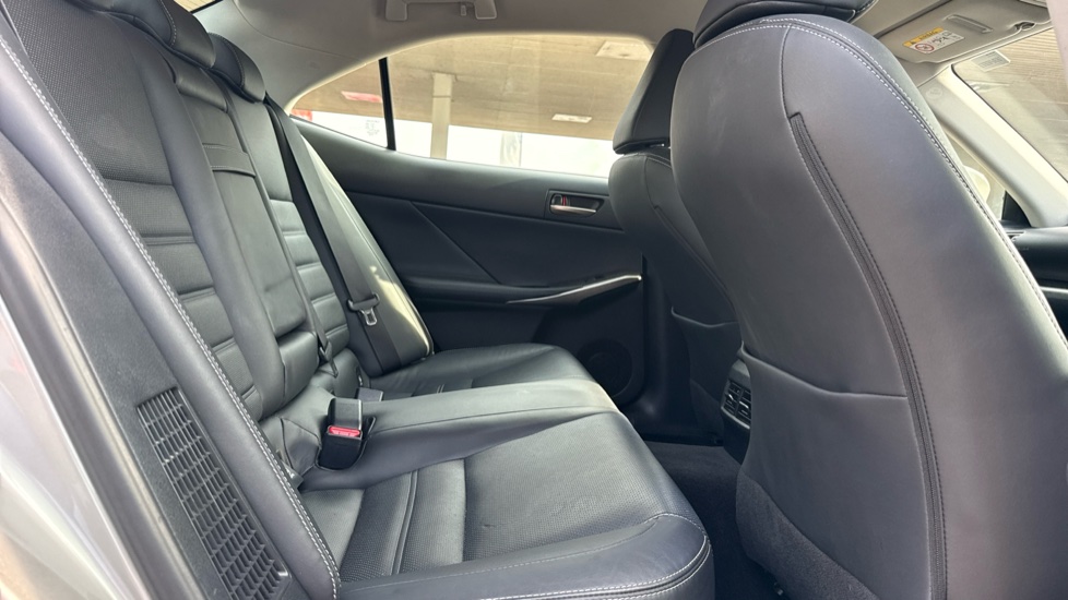 Lexus IS 300h Advance 4dr CVT Auto Hybrid Saloon - Image 8