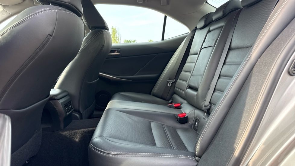 Lexus IS 300h Advance 4dr CVT Auto Hybrid Saloon - Image 15