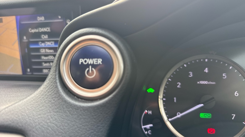 Lexus IS 300h Advance 4dr CVT Auto Hybrid Saloon - Image 16