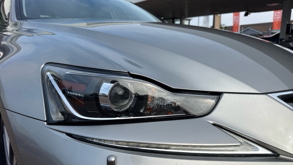 Lexus IS 300h Advance 4dr CVT Auto Hybrid Saloon - Image 20