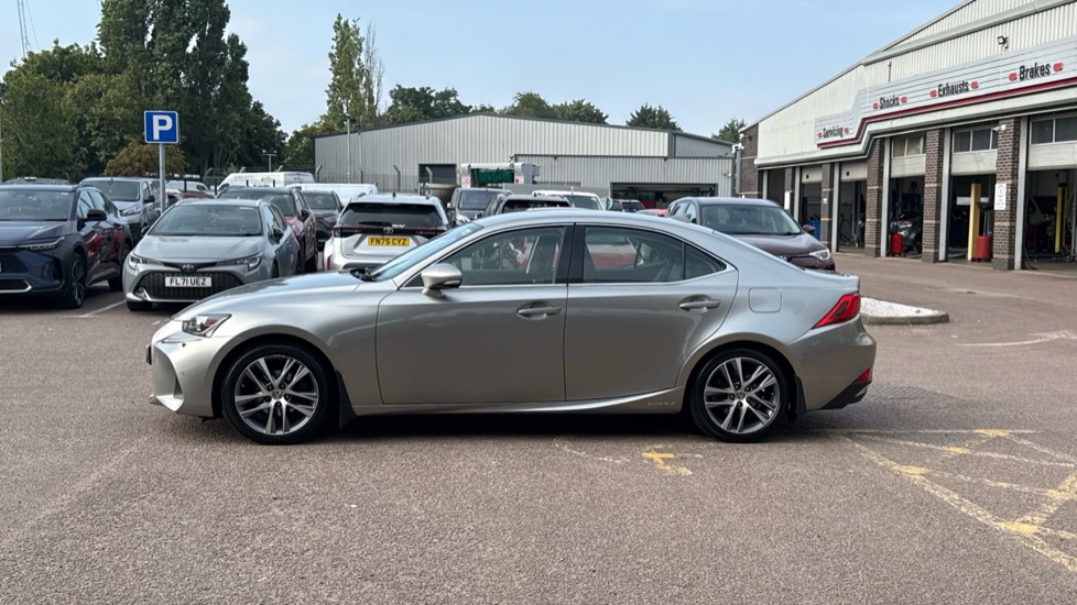 Lexus IS 300h Advance 4dr CVT Auto Hybrid Saloon - Image 24