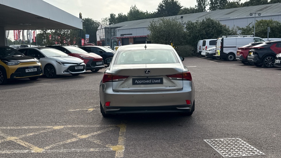 Lexus IS 300h Advance 4dr CVT Auto Hybrid Saloon - Image 26