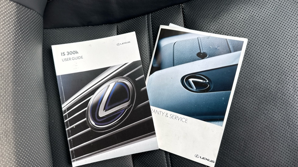 Lexus IS 300h Advance 4dr CVT Auto Hybrid Saloon - Image 27