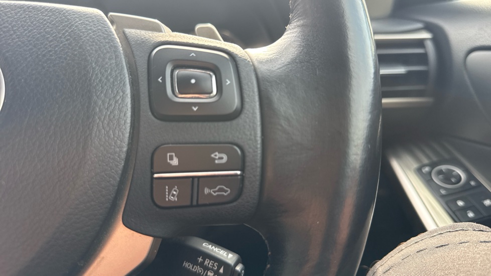 Lexus IS 300h Advance 4dr CVT Auto Hybrid Saloon - Image 31