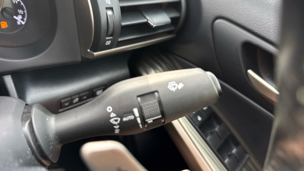 Lexus IS 300h Advance 4dr CVT Auto Hybrid Saloon - Image 34