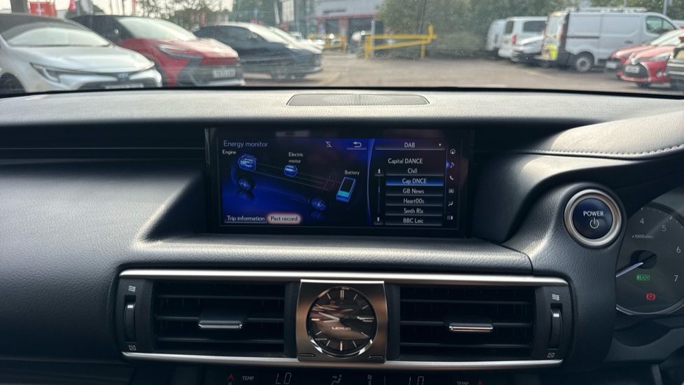 Lexus IS 300h Advance 4dr CVT Auto Hybrid Saloon - Image 41