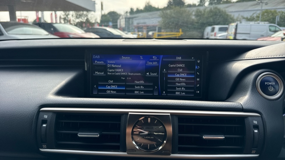 Lexus IS 300h Advance 4dr CVT Auto Hybrid Saloon - Image 43