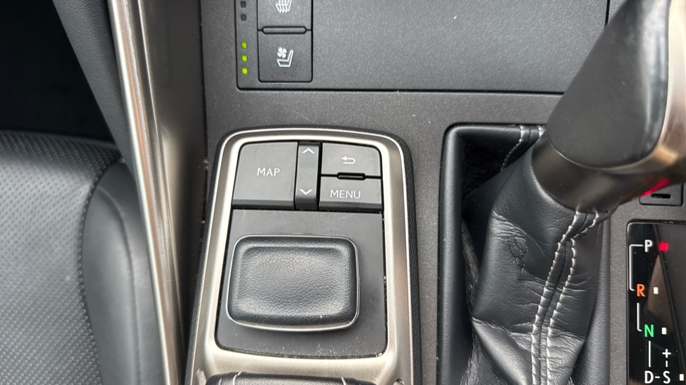 Lexus IS 300h Advance 4dr CVT Auto Hybrid Saloon - Image 47