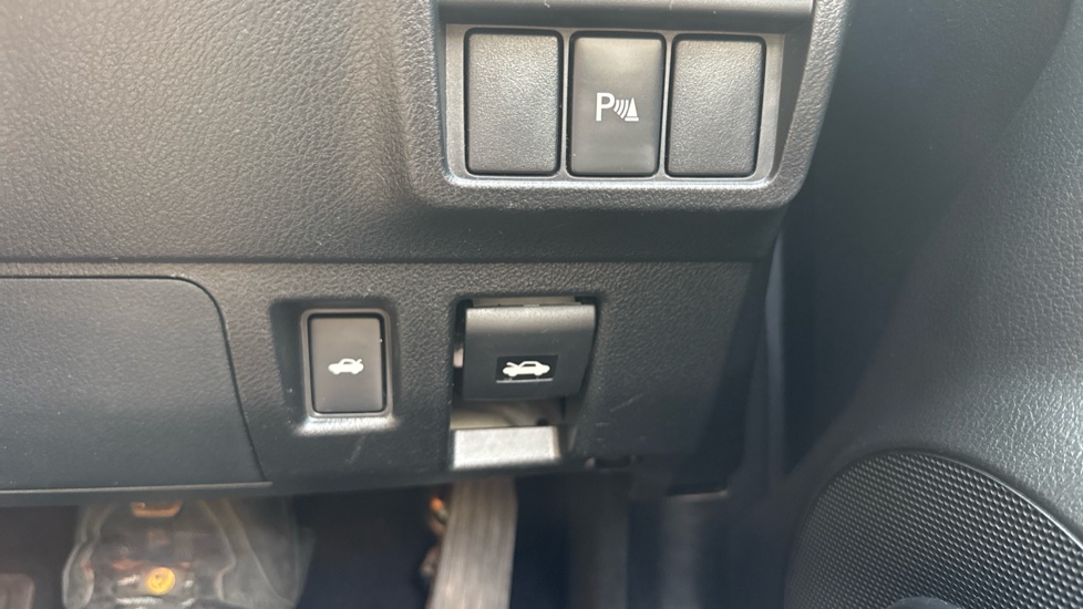 Lexus IS 300h Advance 4dr CVT Auto Hybrid Saloon - Image 52