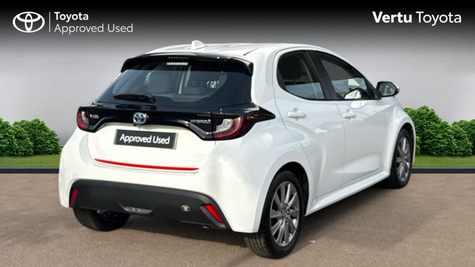 Toyota Yaris 1.5 Hybrid Icon 5dr CVT Hybrid Hatchback - Image 2