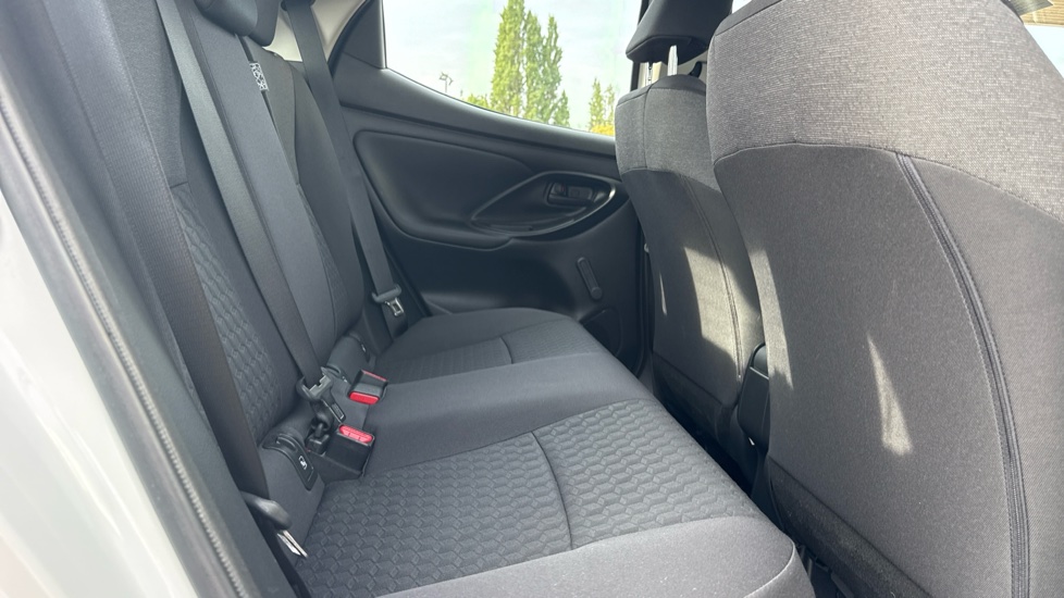 Toyota Yaris 1.5 Hybrid Icon 5dr CVT Hybrid Hatchback - Image 8