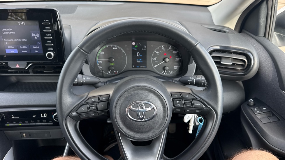 Toyota Yaris 1.5 Hybrid Icon 5dr CVT Hybrid Hatchback - Image 10