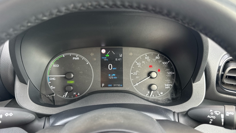 Toyota Yaris 1.5 Hybrid Icon 5dr CVT Hybrid Hatchback - Image 11