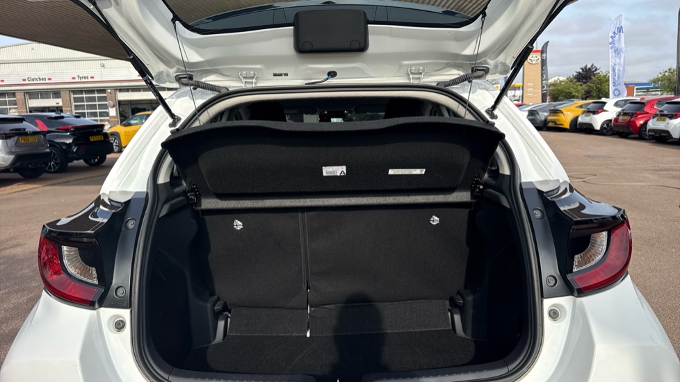 Toyota Yaris 1.5 Hybrid Icon 5dr CVT Hybrid Hatchback - Image 13
