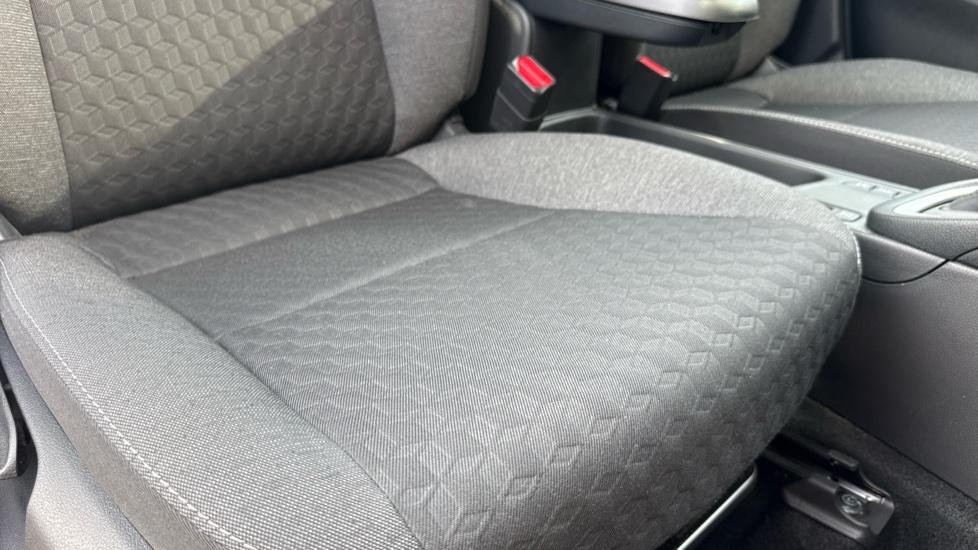 Toyota Yaris 1.5 Hybrid Icon 5dr CVT Hybrid Hatchback - Image 17