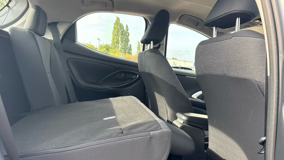 Toyota Yaris 1.5 Hybrid Icon 5dr CVT Hybrid Hatchback - Image 18
