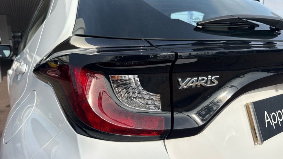 Toyota Yaris 1.5 Hybrid Icon 5dr CVT Hybrid Hatchback - Image 21