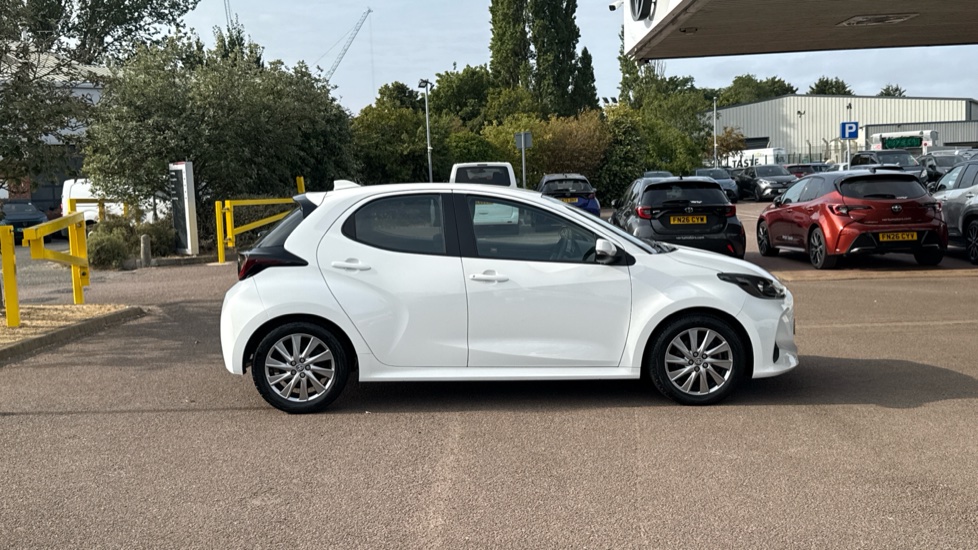 Toyota Yaris 1.5 Hybrid Icon 5dr CVT Hybrid Hatchback - Image 23