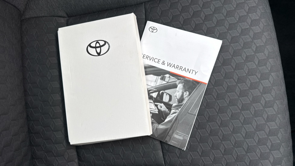 Toyota Yaris 1.5 Hybrid Icon 5dr CVT Hybrid Hatchback - Image 27