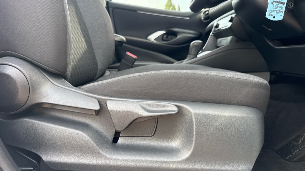 Toyota Yaris 1.5 Hybrid Icon 5dr CVT Hybrid Hatchback - Image 30