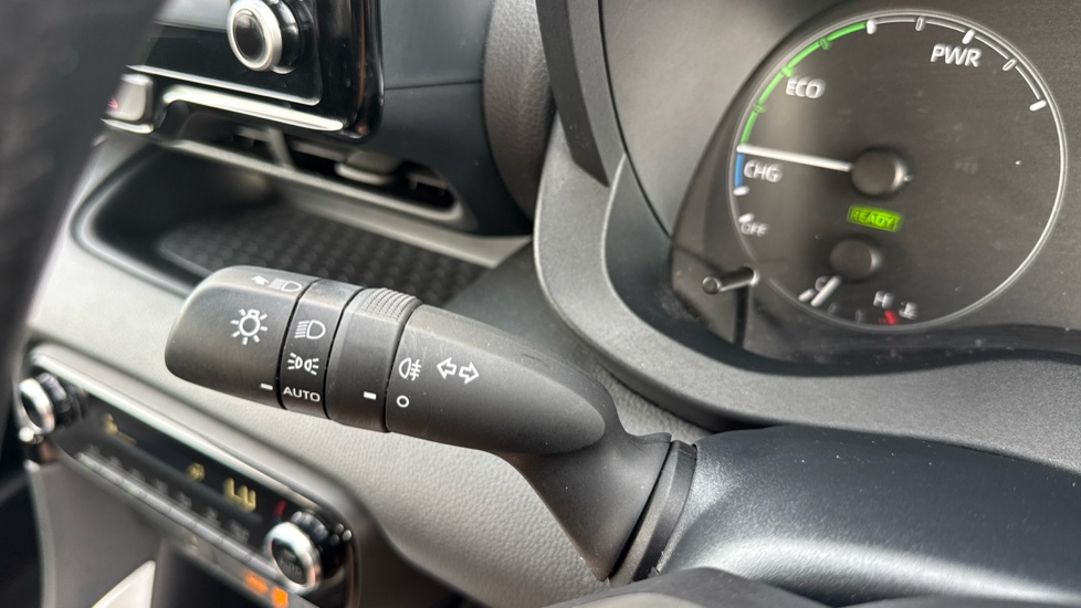 Toyota Yaris 1.5 Hybrid Icon 5dr CVT Hybrid Hatchback - Image 33