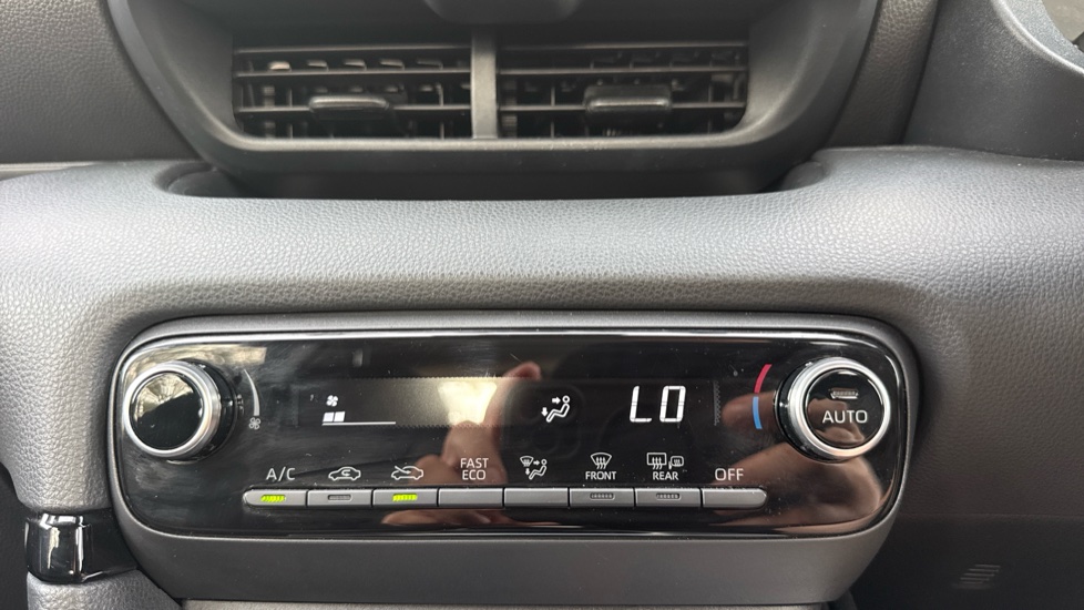 Toyota Yaris 1.5 Hybrid Icon 5dr CVT Hybrid Hatchback - Image 35