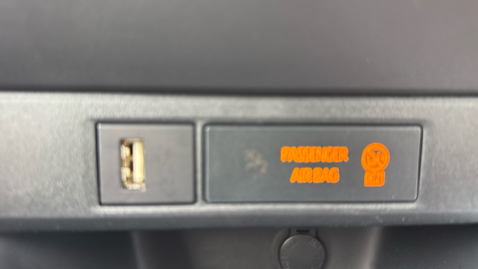 Toyota Yaris 1.5 Hybrid Icon 5dr CVT Hybrid Hatchback - Image 37