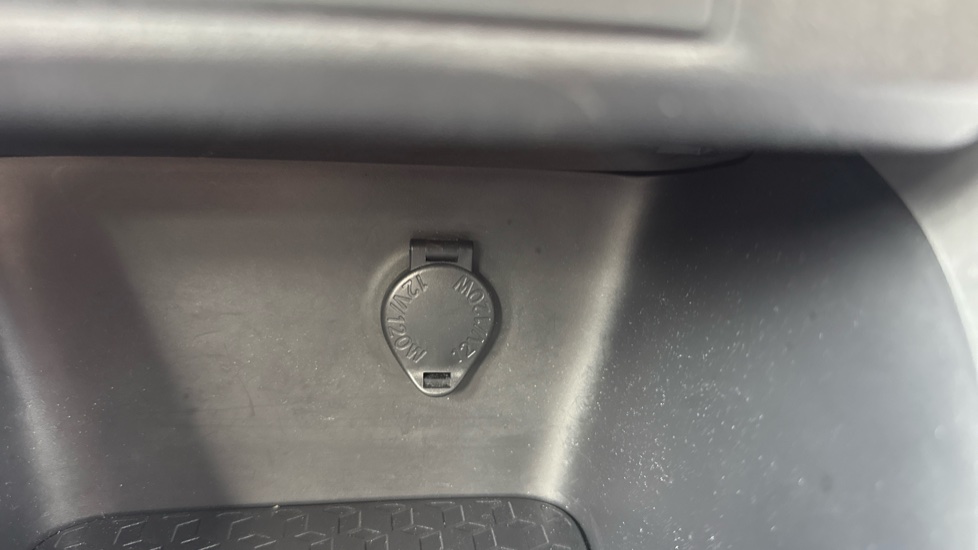 Toyota Yaris 1.5 Hybrid Icon 5dr CVT Hybrid Hatchback - Image 38