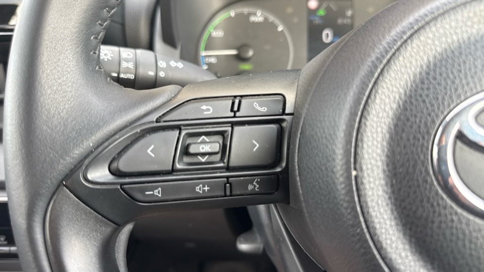 Toyota Yaris 1.5 Hybrid Icon 5dr CVT Hybrid Hatchback - Image 39