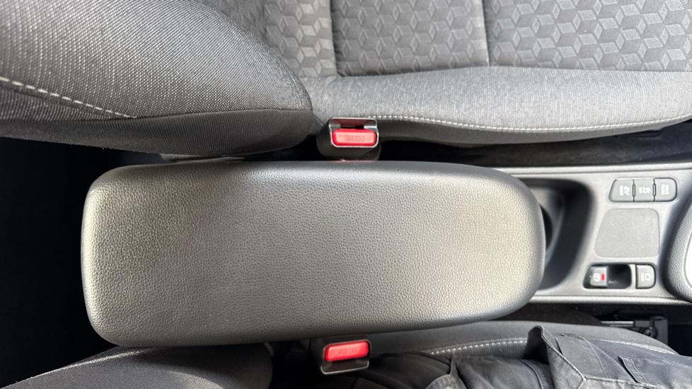 Toyota Yaris 1.5 Hybrid Icon 5dr CVT Hybrid Hatchback - Image 46