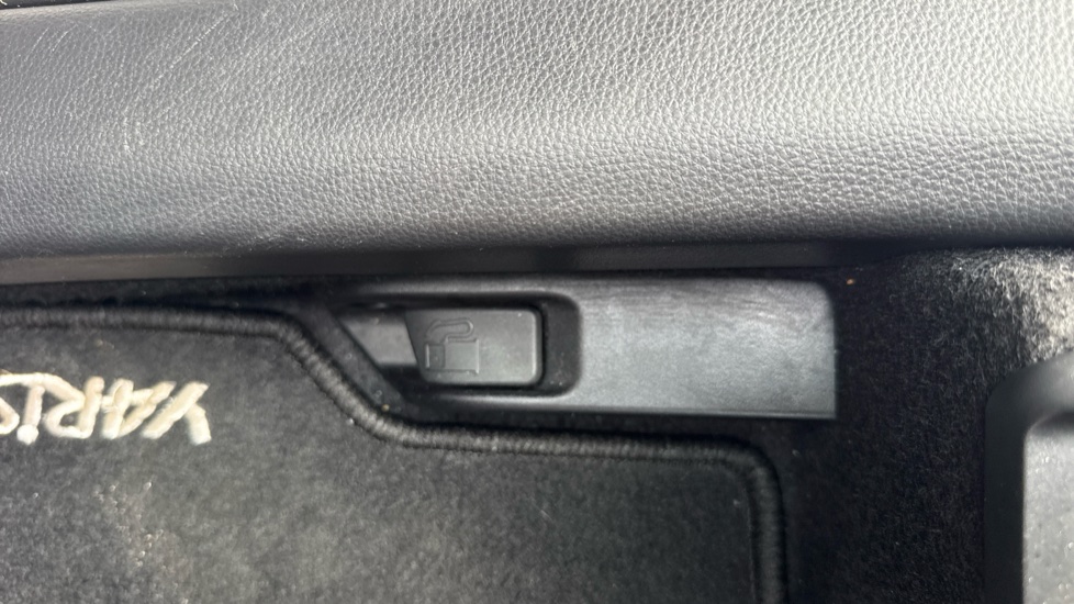 Toyota Yaris 1.5 Hybrid Icon 5dr CVT Hybrid Hatchback - Image 49