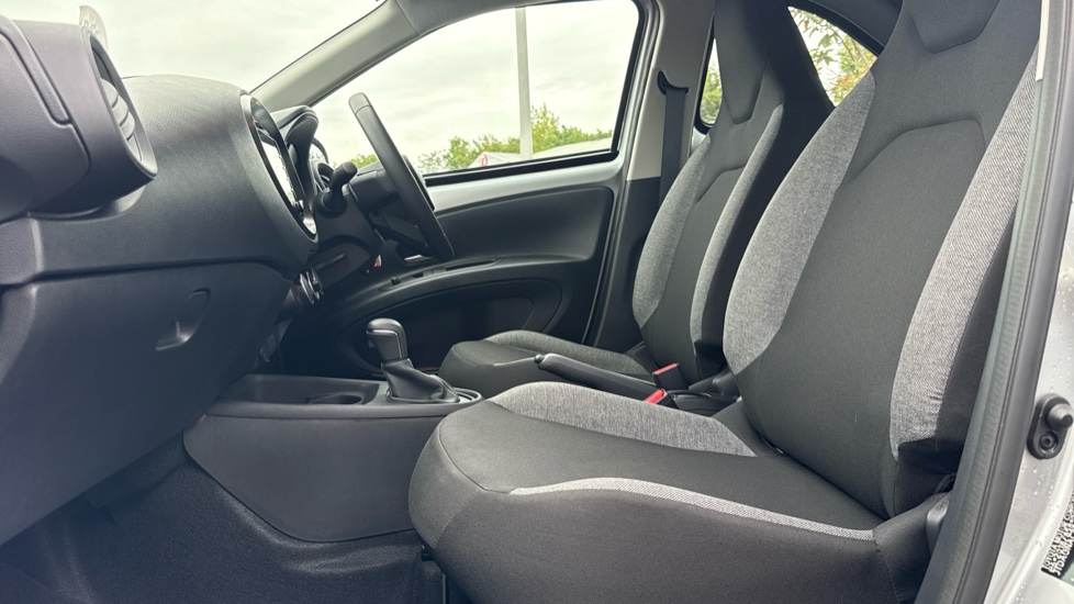 Toyota Aygo X 1.0 VVT-i Pure 5dr Auto Petrol Hatchback - Image 5