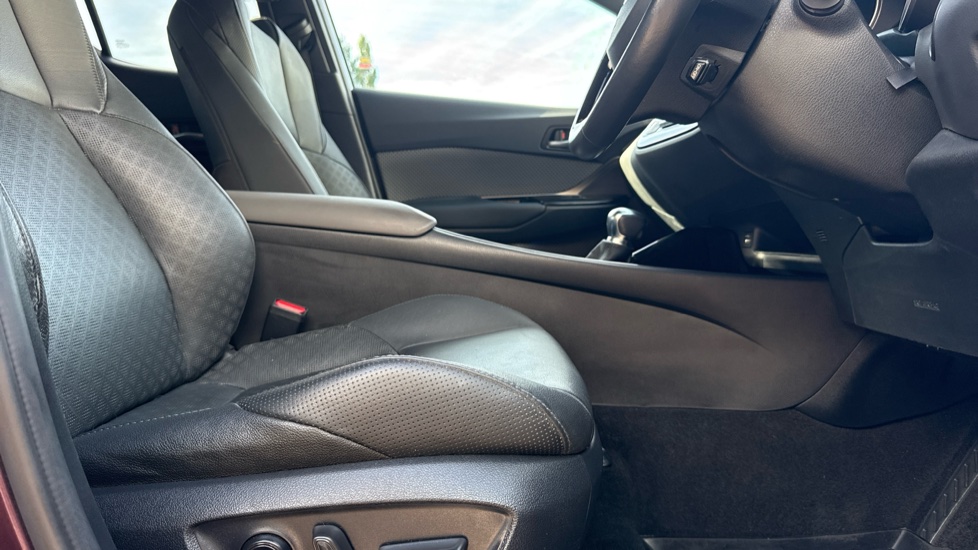 Toyota C-HR 1.8 Hybrid Excel 5dr CVT Hybrid Hatchback - Image 12