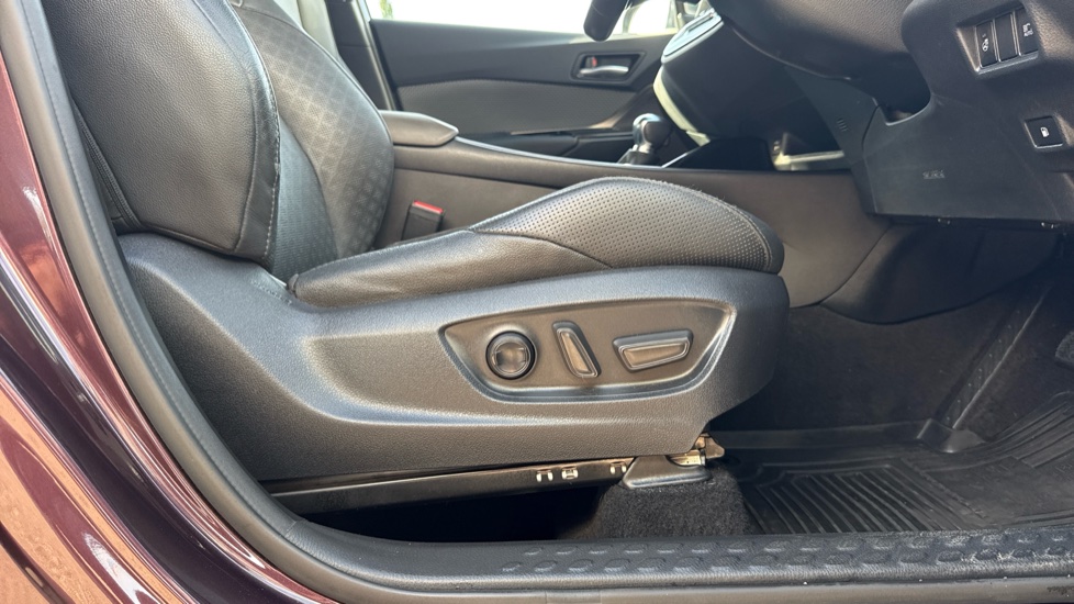 Toyota C-HR 1.8 Hybrid Excel 5dr CVT Hybrid Hatchback - Image 30