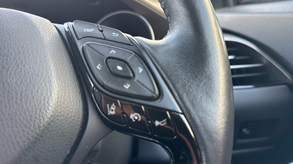 Toyota C-HR 1.8 Hybrid Excel 5dr CVT Hybrid Hatchback - Image 31