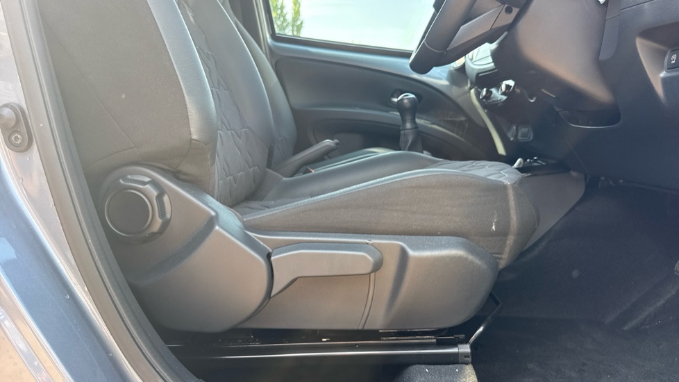 Toyota Aygo X 1.0 VVT-i Exclusive 5dr Petrol Hatchback - Image 30