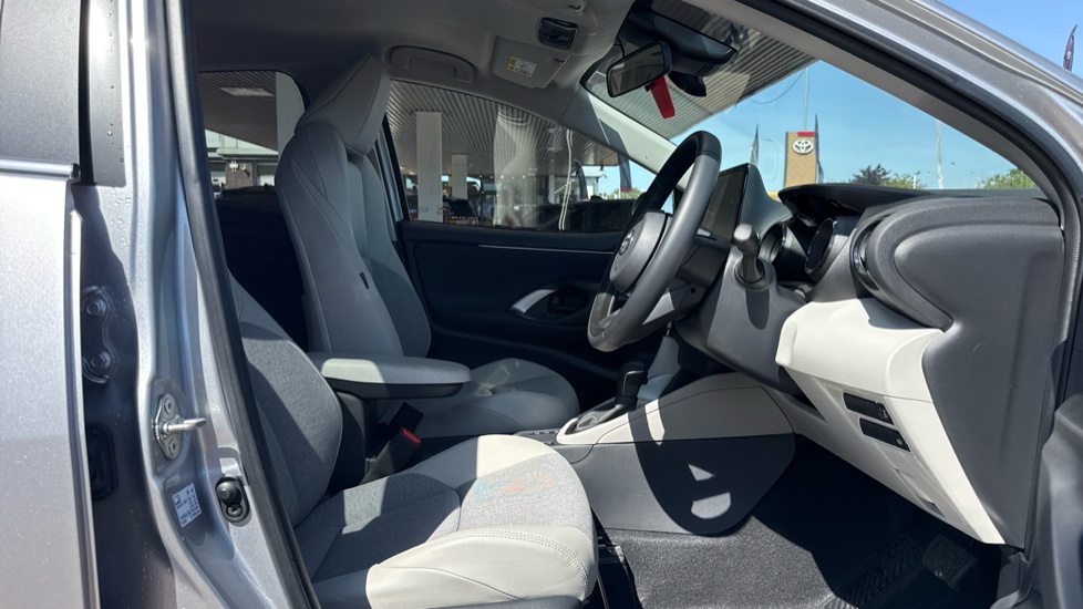 Toyota Yaris 1.5 Hybrid Excel 5dr CVT Hybrid Hatchback - Image 12