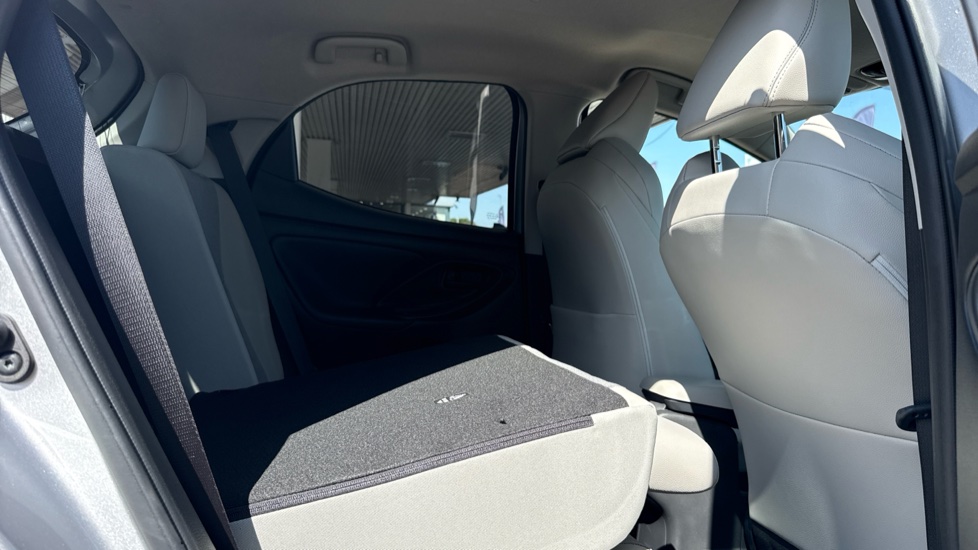 Toyota Yaris 1.5 Hybrid Excel 5dr CVT Hybrid Hatchback - Image 18