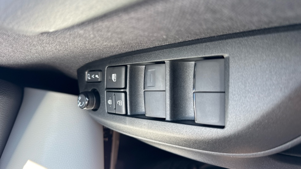 Toyota Yaris 1.5 Hybrid Excel 5dr CVT Hybrid Hatchback - Image 32