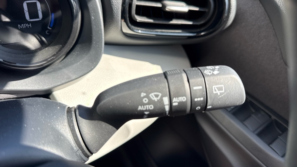 Toyota Yaris 1.5 Hybrid Excel 5dr CVT Hybrid Hatchback - Image 34