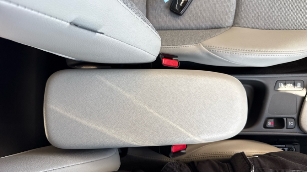 Toyota Yaris 1.5 Hybrid Excel 5dr CVT Hybrid Hatchback - Image 46